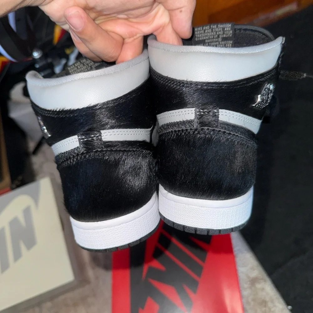 Size 7 - Jordan 1 High Twist 2.0 Medium Grey Women’s - Picture 4 of 7